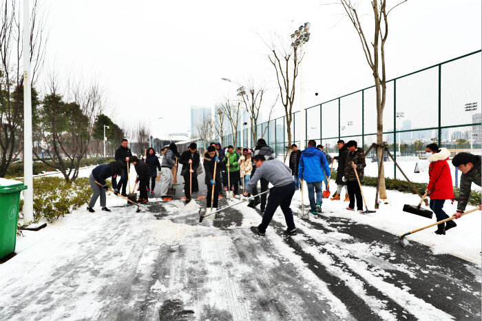 一場雪，體育中心美得不要不要的 但最美的風(fēng)景還是他們(圖13)