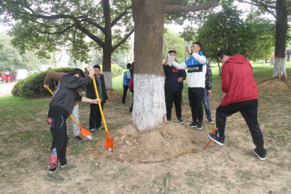 武漢體育中心走進(jìn)湯湖公園 開展“學(xué)雷鋒”樹木認(rèn)養(yǎng)科普活動(dòng)(圖2)