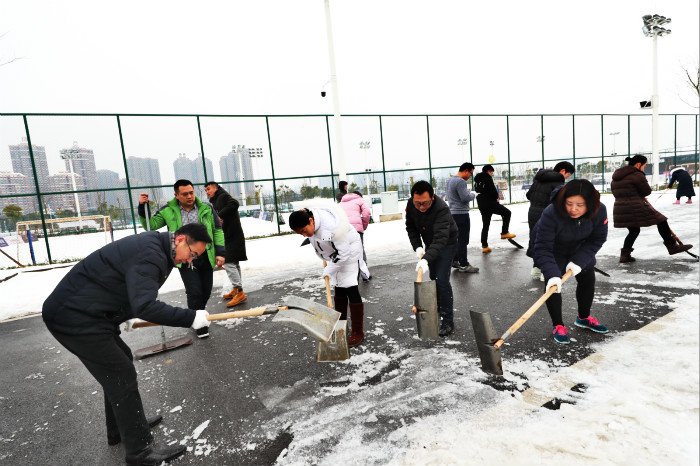 一場雪，體育中心美得不要不要的</br>但最美的風(fēng)景還是他們(圖5)