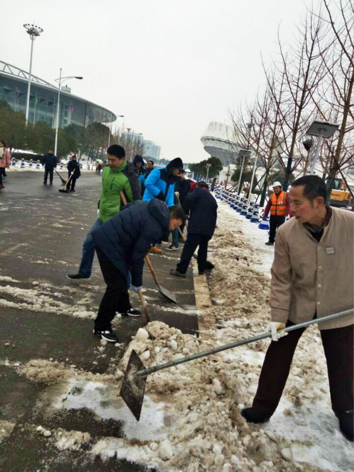 一場雪，體育中心美得不要不要的</br>但最美的風(fēng)景還是他們(圖6)