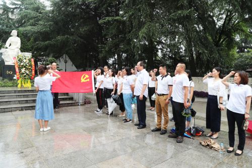 “瞻仰革命先烈 傳承紅色精神” ——公司全體黨員、入黨積極分子參觀向警予烈士陵園(圖3)