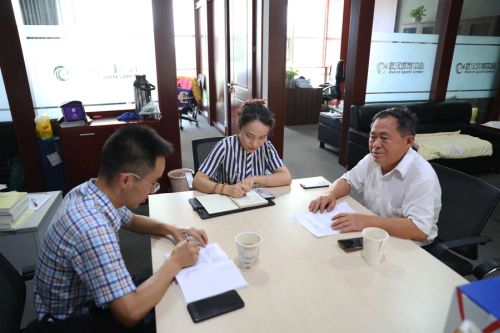 武漢體育中心開展退休老黨員“不忘初心、牢記使命”專題調(diào)研和慰問工作(圖3)